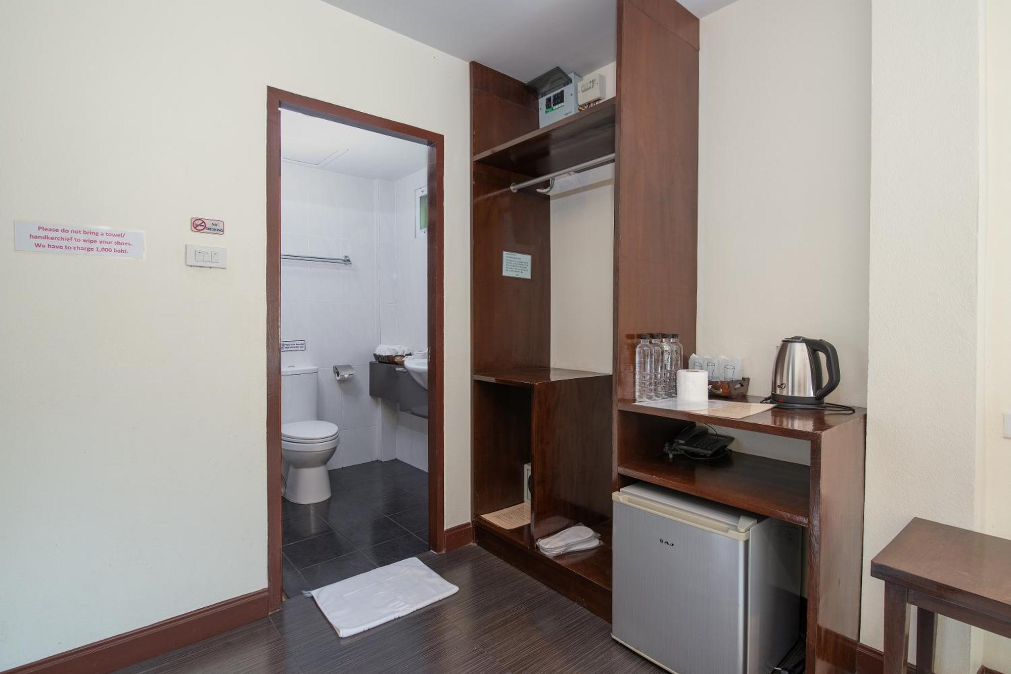 Manee Cool Mueang Hotel Chiang Mai Exterior foto