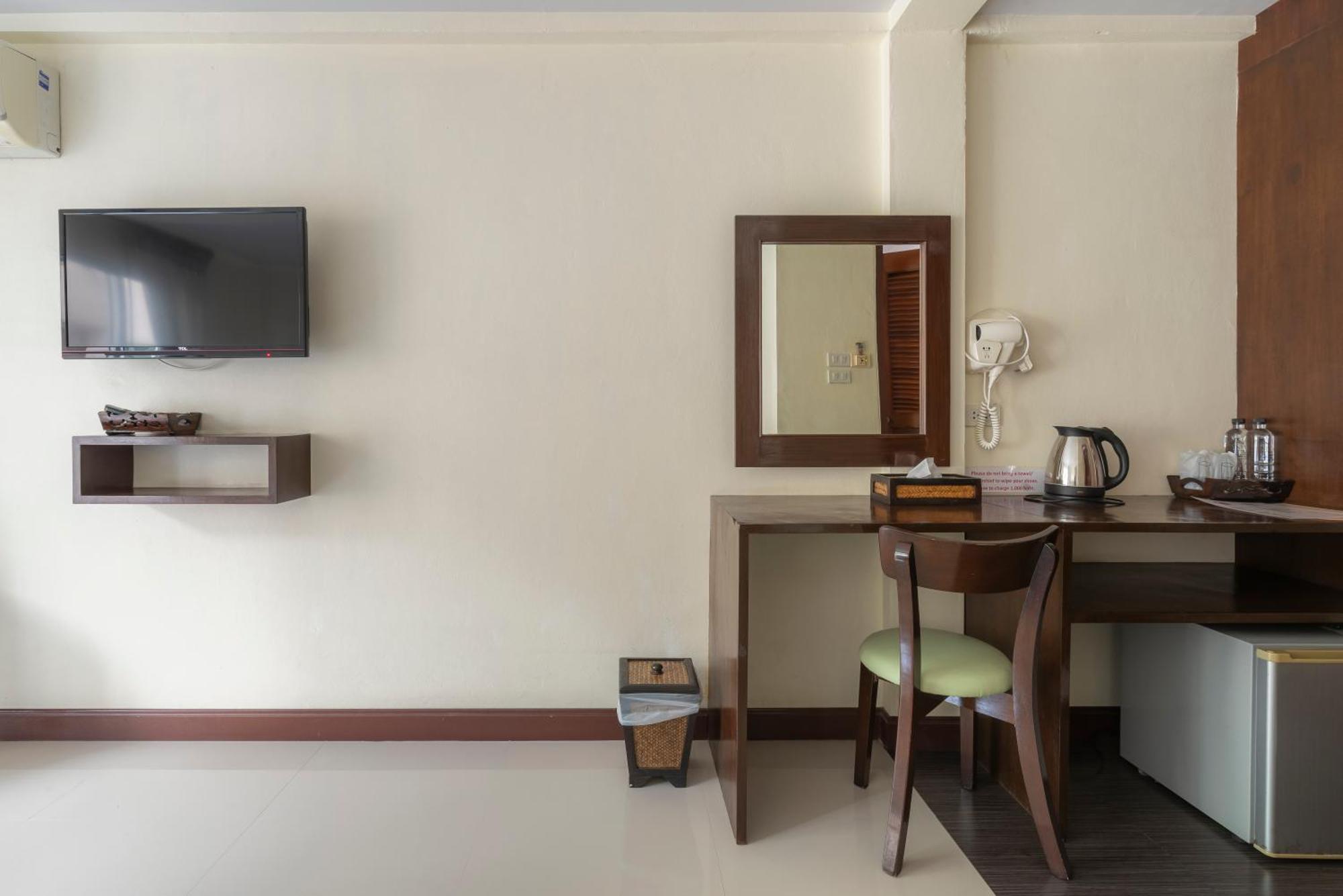 Manee Cool Mueang Hotel Chiang Mai Exterior foto