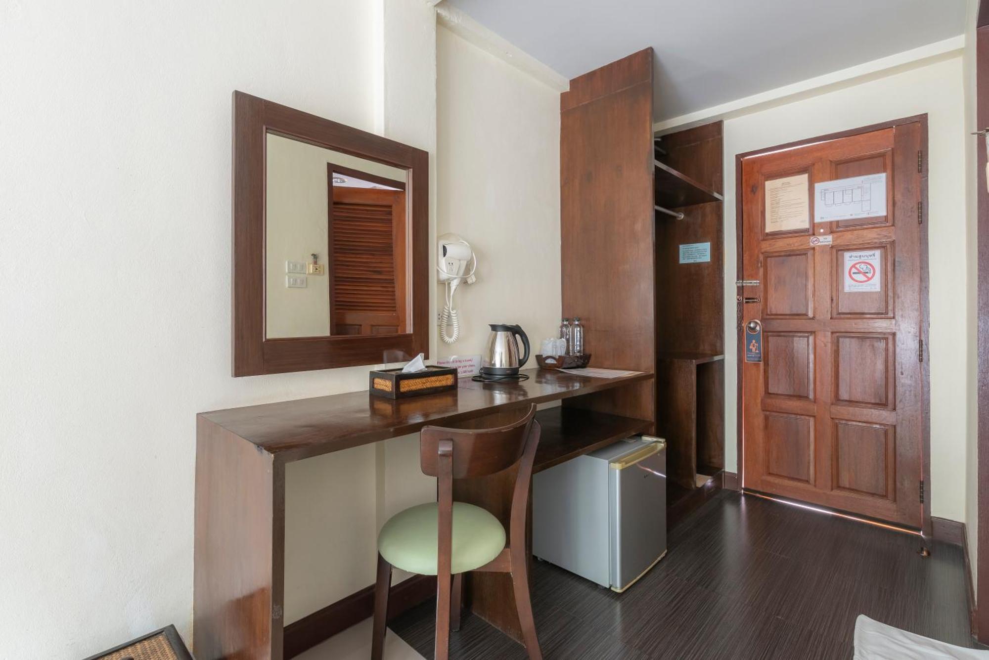 Manee Cool Mueang Hotel Chiang Mai Exterior foto