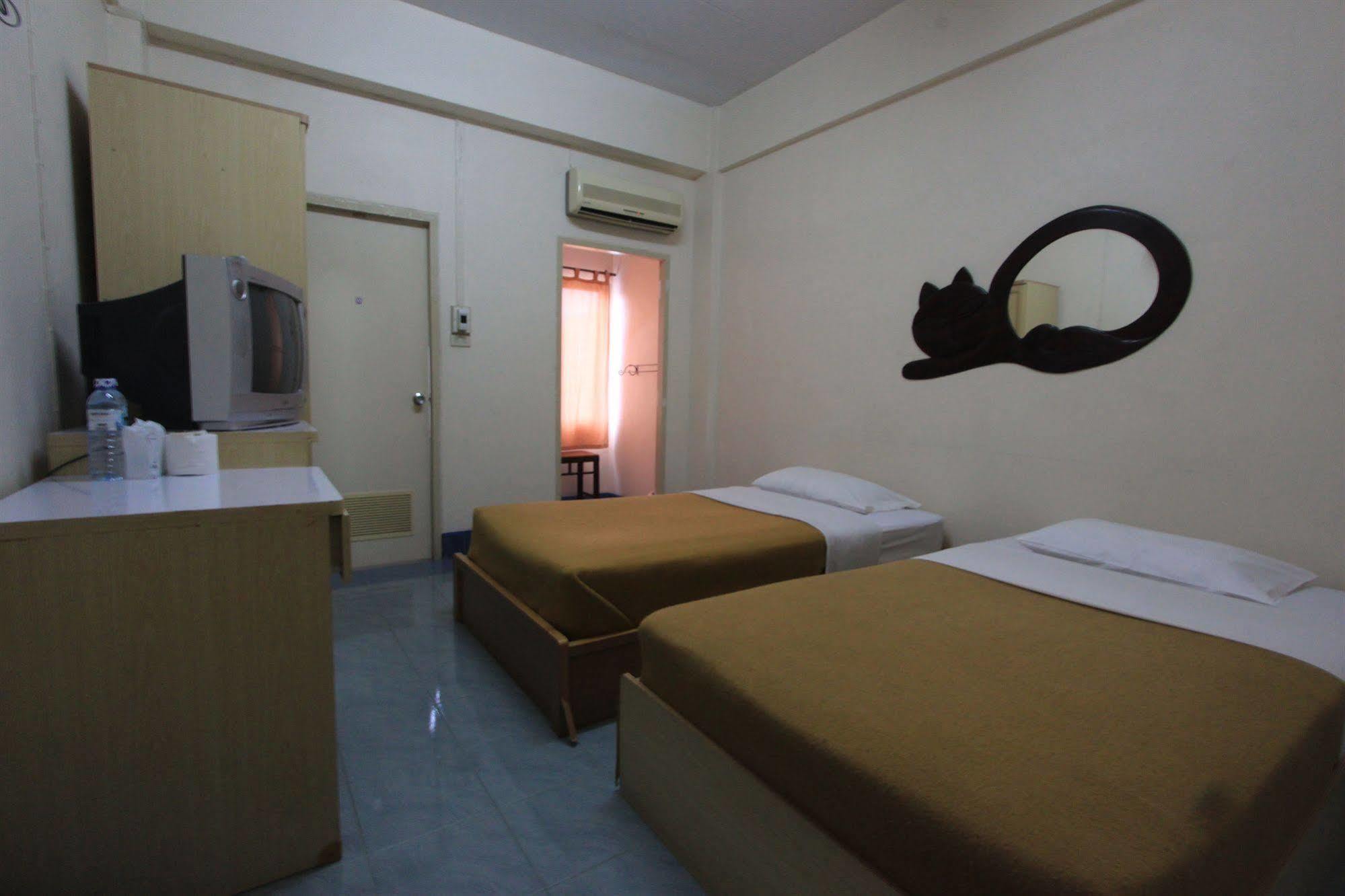 Manee Cool Mueang Hotel Chiang Mai Exterior foto