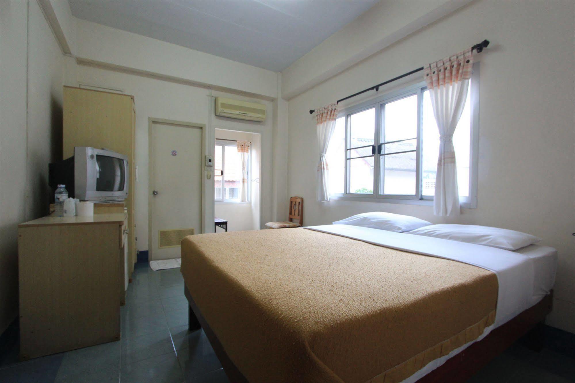 Manee Cool Mueang Hotel Chiang Mai Exterior foto