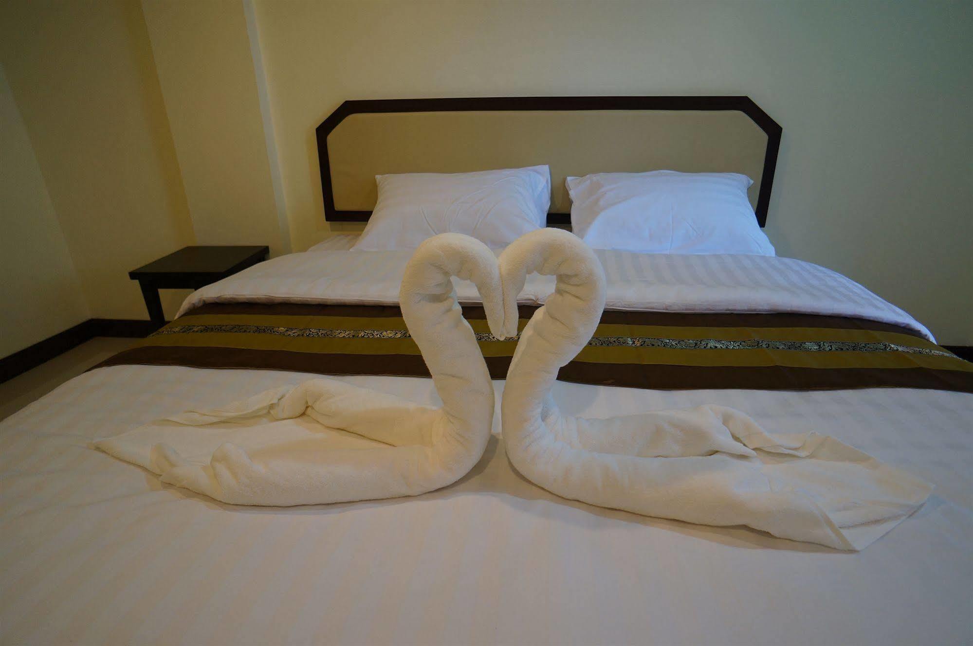 Manee Cool Mueang Hotel Chiang Mai Exterior foto