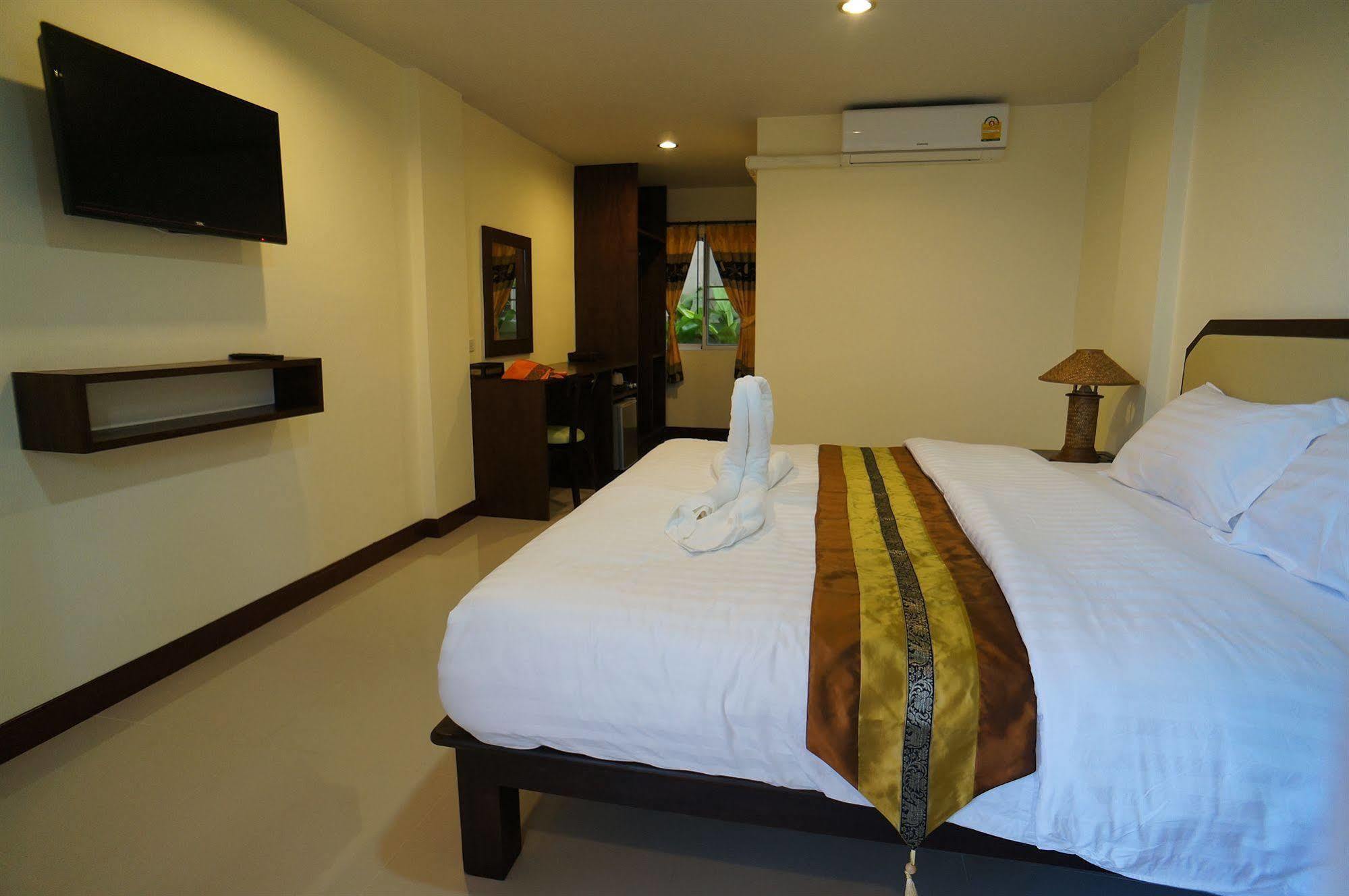 Manee Cool Mueang Hotel Chiang Mai Exterior foto