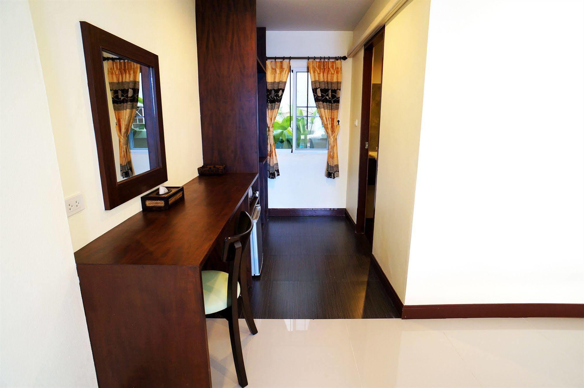 Manee Cool Mueang Hotel Chiang Mai Exterior foto